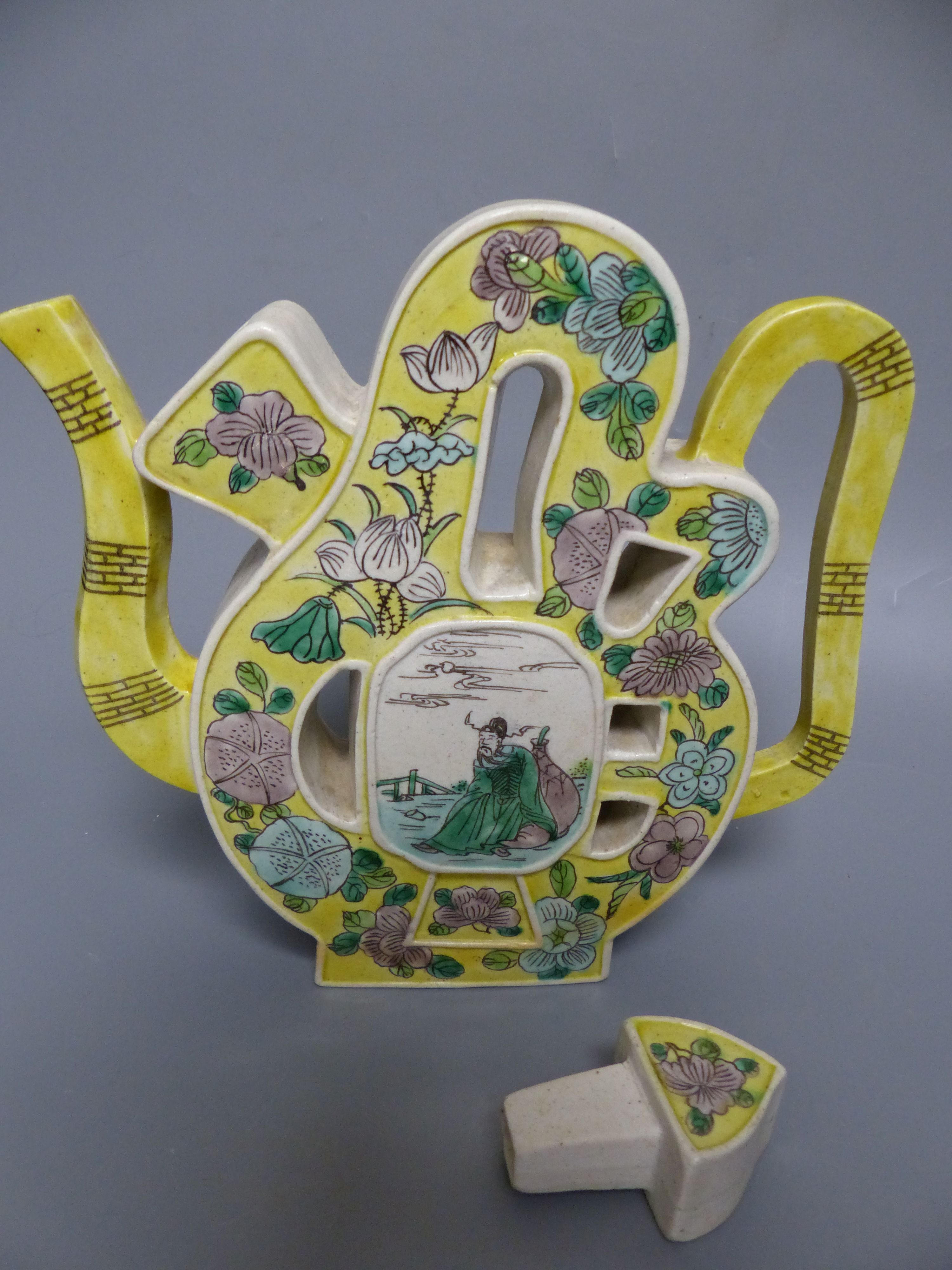 A Chinese enamelled biscuit porcelain Fu wine pot, c.1900, height 20.5cm